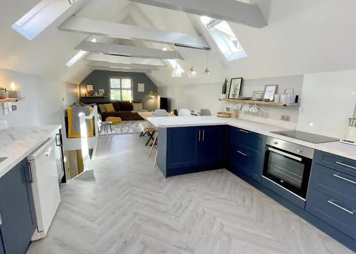 Bournecoast: Beautiful Two Bed Coach House-Hb5458