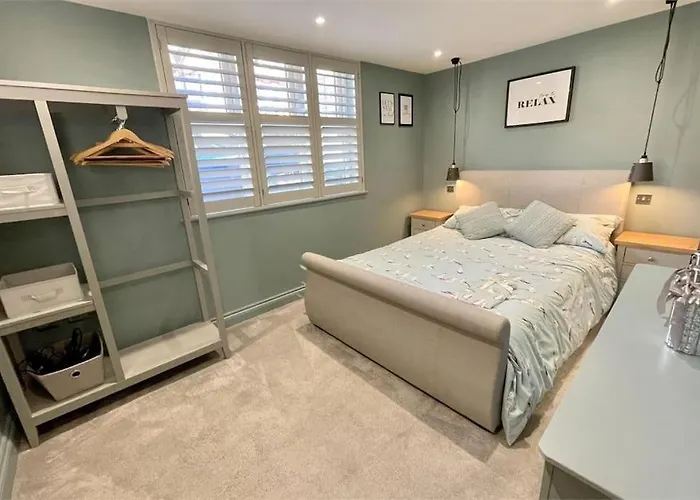 Bournecoast: Beautiful Two Bed Coach House-Hb5458